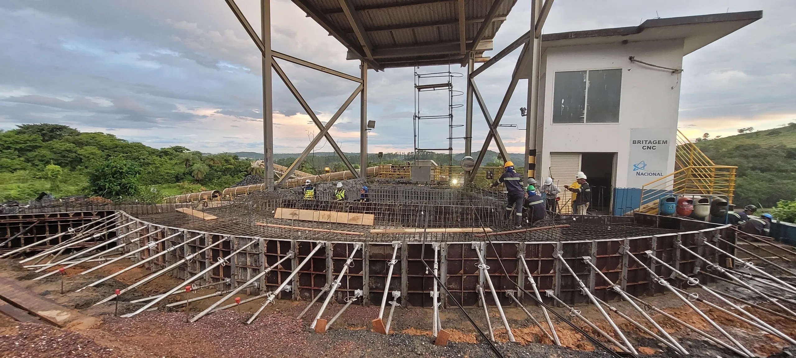 READEQUAÇÃO E ALTEAMENTO - MOEGA DE CALCÁRIO